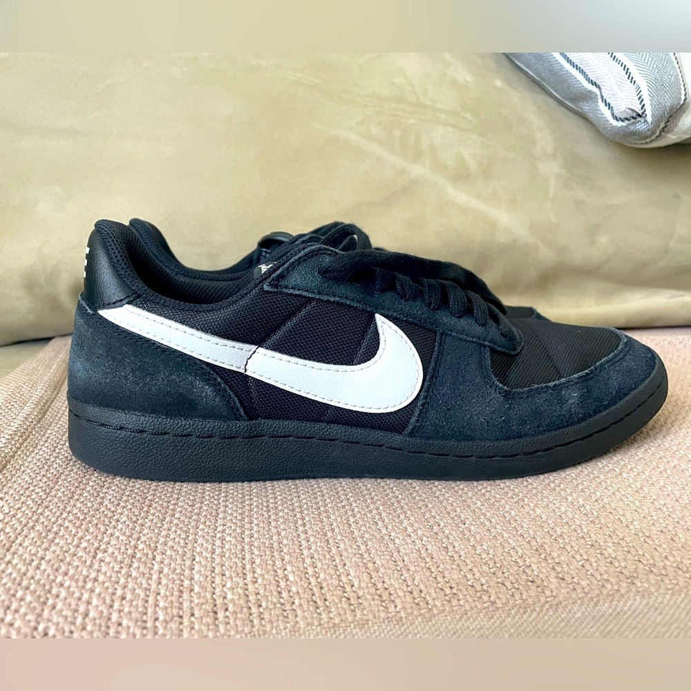 Nike Field General Black 
HF3165-001

Men’s Size 9.5

white black

Good preowned